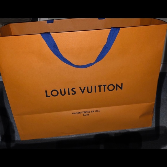 Louis Vuitton Handbags - Big bag never full and magnetic box-original LV Louis Vuitton Handbags - Big bag never full and magnetic box-original LV